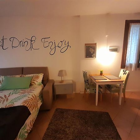 A Casa Di Sole Lägenhet Arese Exteriör bild